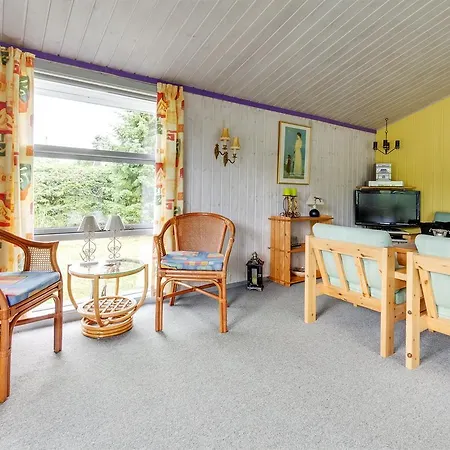 Two-bedroom Holiday In Hébergement de vacances